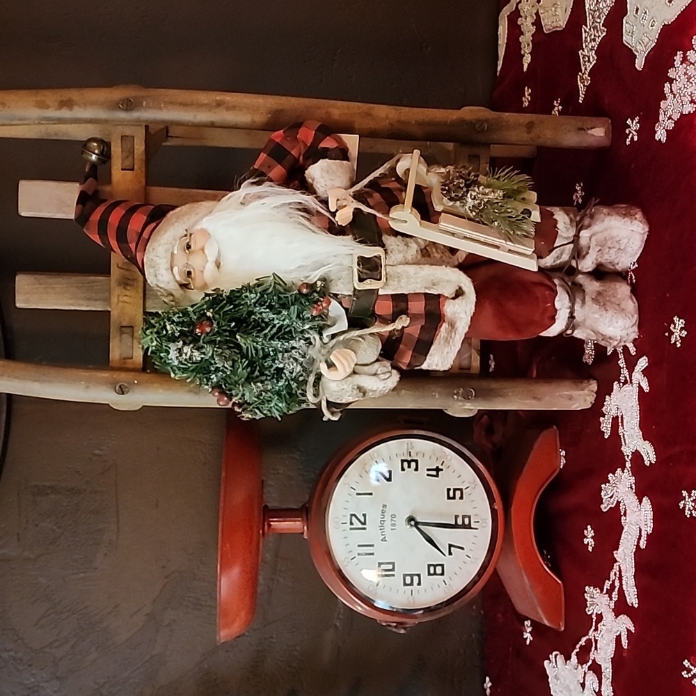 Holiday Rustic Santa Display 🎅